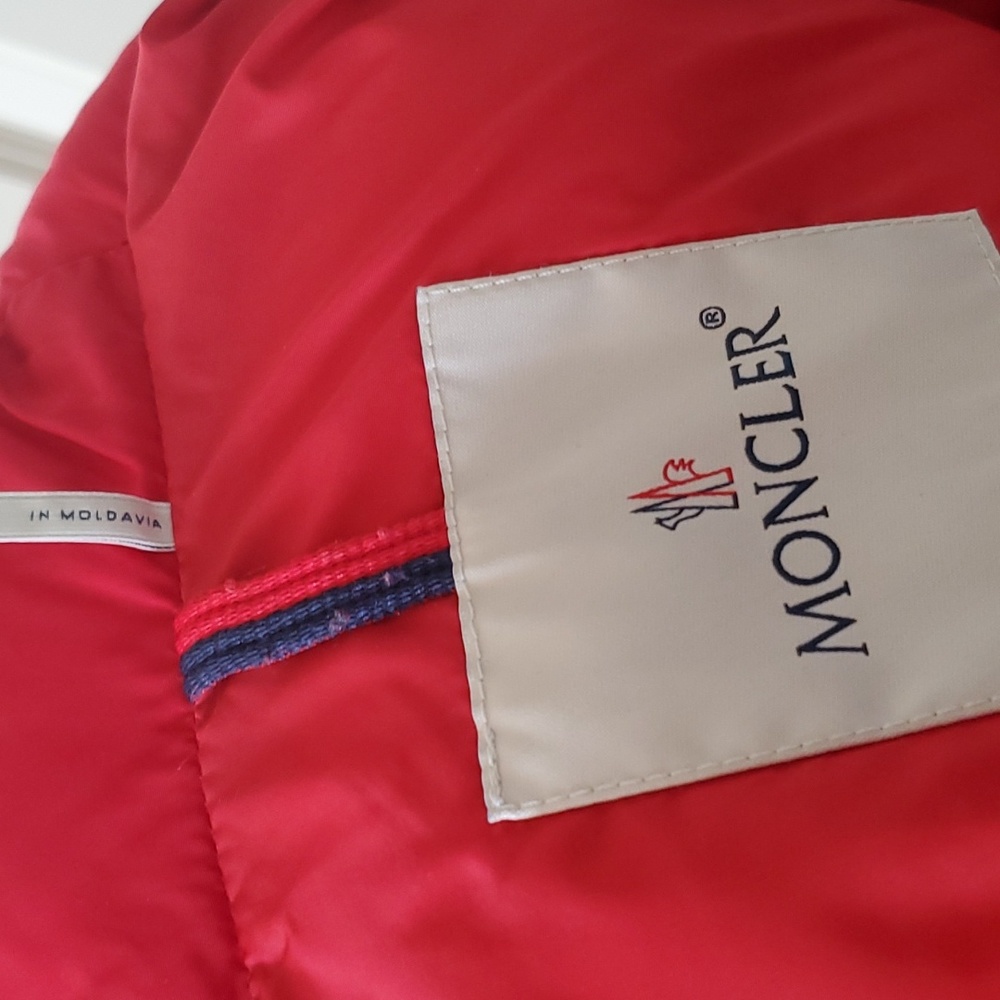 Moncler jacket size 10 with feathers hat around the hat - Picture 12 of 15